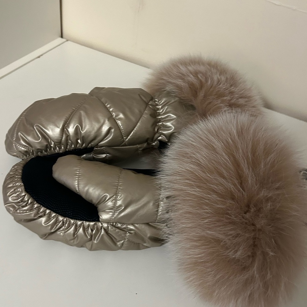 Mitchie  insulated mittens with real fur new tags M/L
